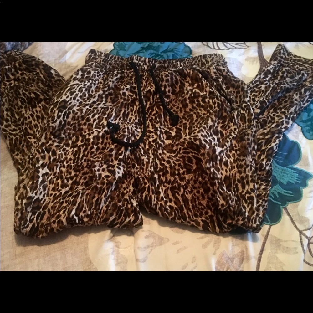 Leopard joggers. - Picture 2 of 3